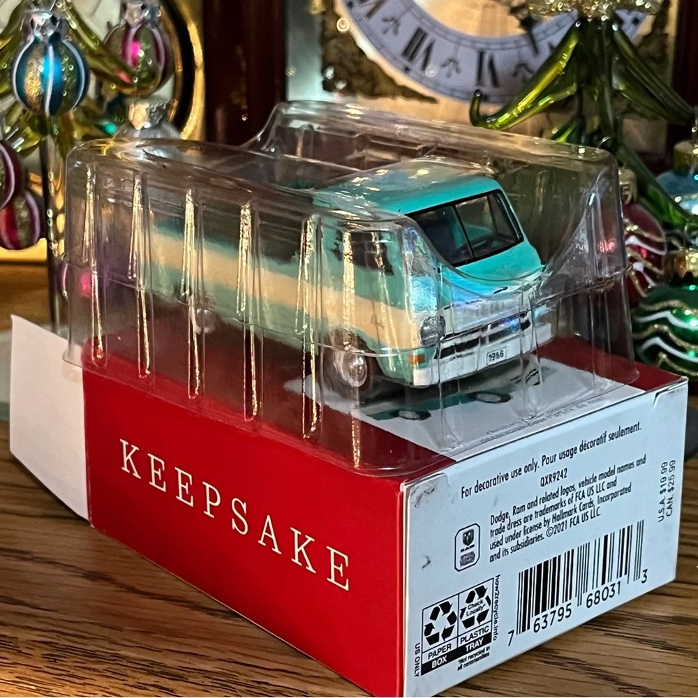 Hallmark christmas box truck